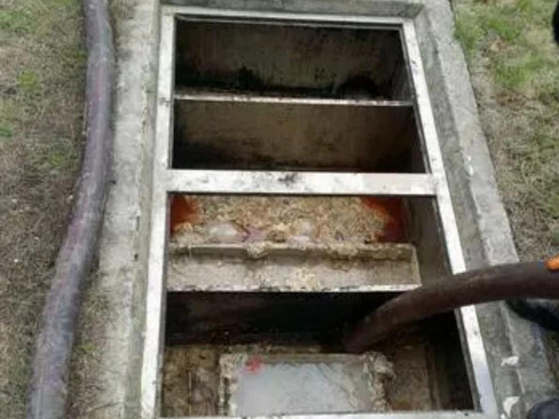 镇坪隔油池清理
