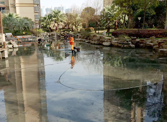 镇坪景观池淤泥清理